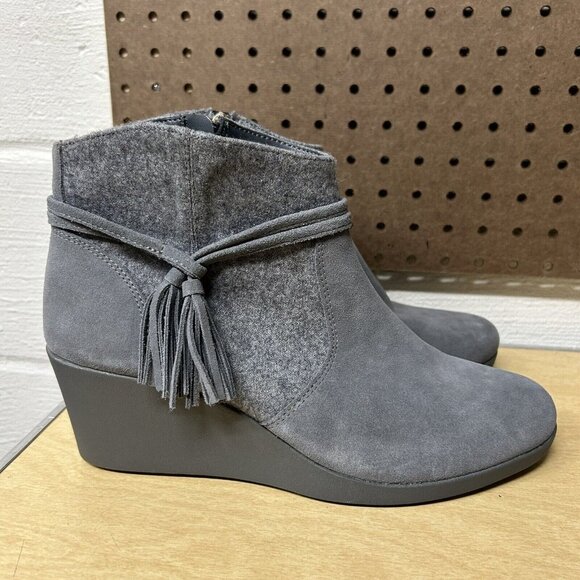 Crocs Leigh Gray Suede Side Zip Wedge Ankle Booties Shoes 204676 Womens Size 11 - Picture 4 of 9